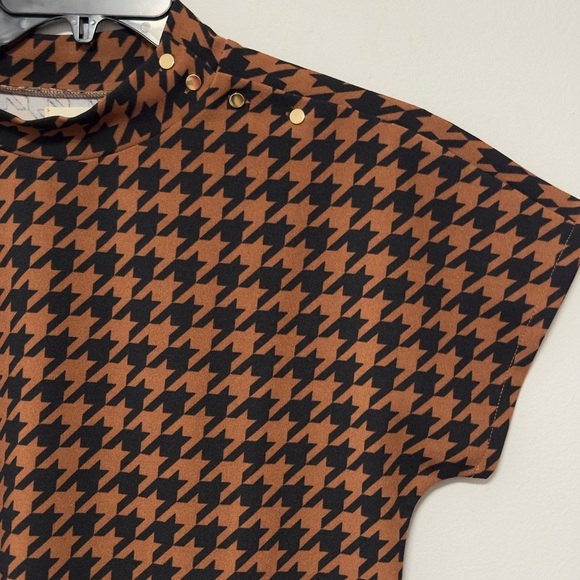 Melloday Womens Brown Short Sleeve Blouse Black Houndstooth Pattern - Picture 2 of 9